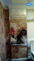 Зеркальное панно в интерьере частной квартиры