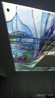 Потолок из стекла с цветной уф-печатью